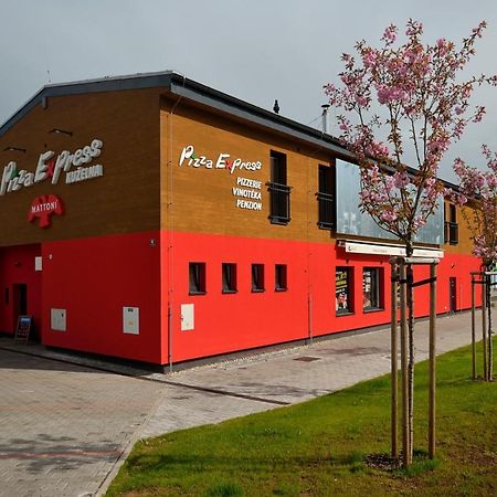Penzion Kuzelna Trutnov Exterior foto