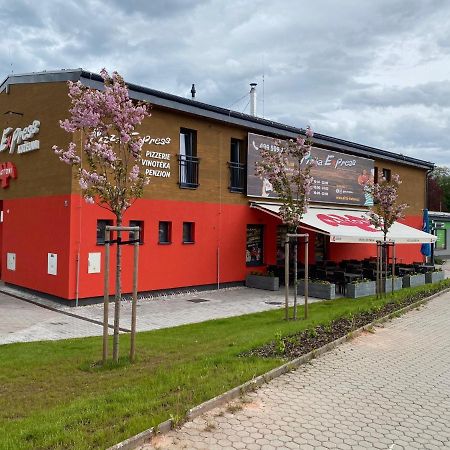 Penzion Kuzelna Trutnov Exterior foto