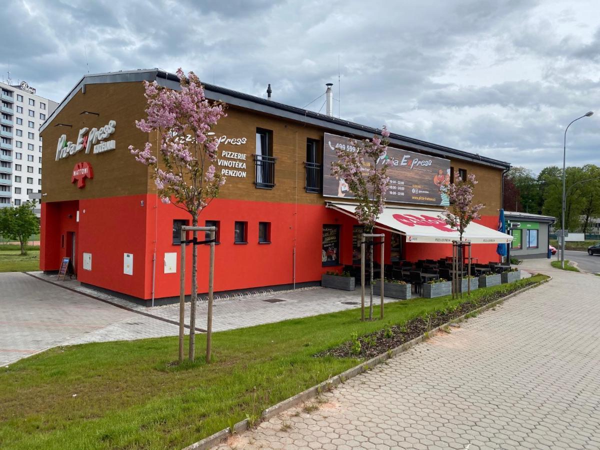 Penzion Kuzelna Trutnov Exterior foto